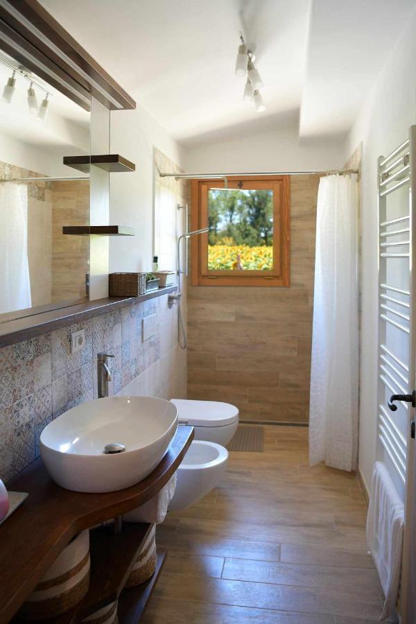 Casa Montefiore 13 Girasoli Lt Nella Tranquilla Campagna Marchigiana อังโกนา ภายนอก รูปภาพ